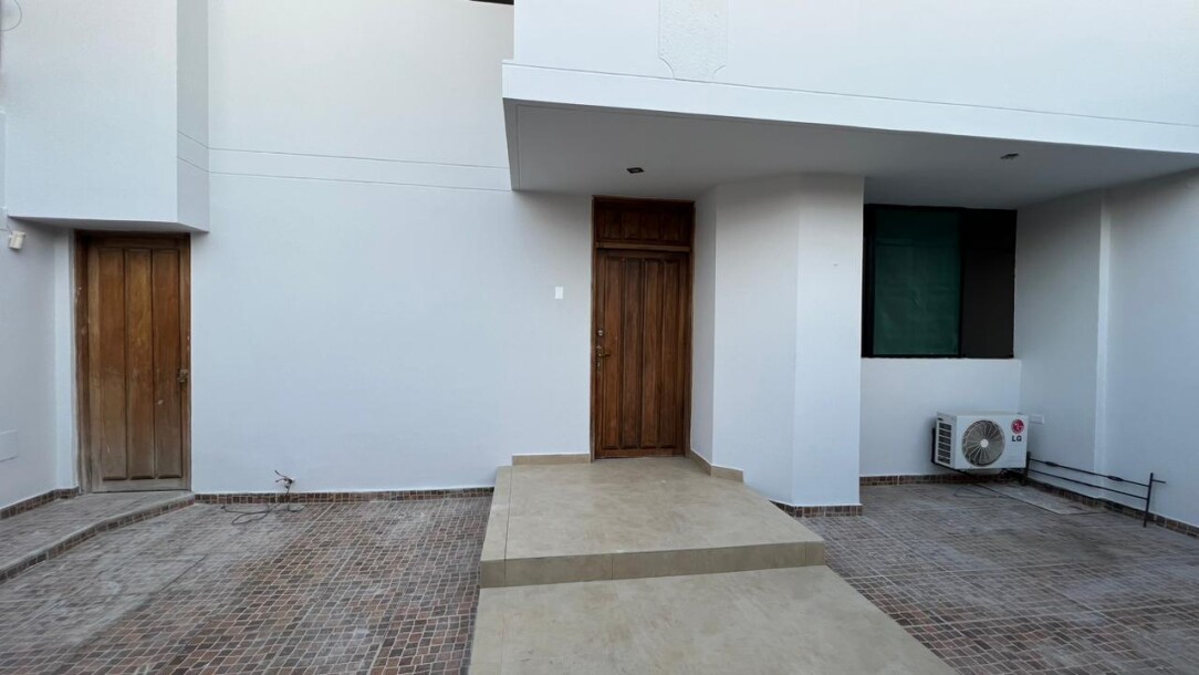 CASA En Urb. Los Geranios-3