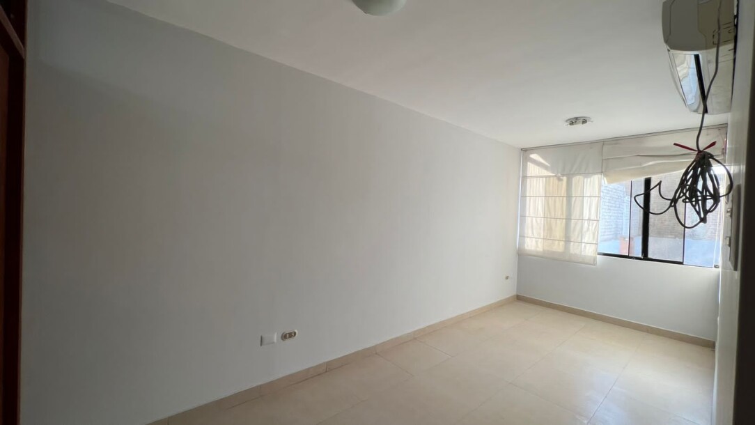 CASA En Urb. Los Geranios-23
