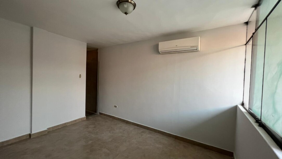 CASA En Urb. Los Geranios-22