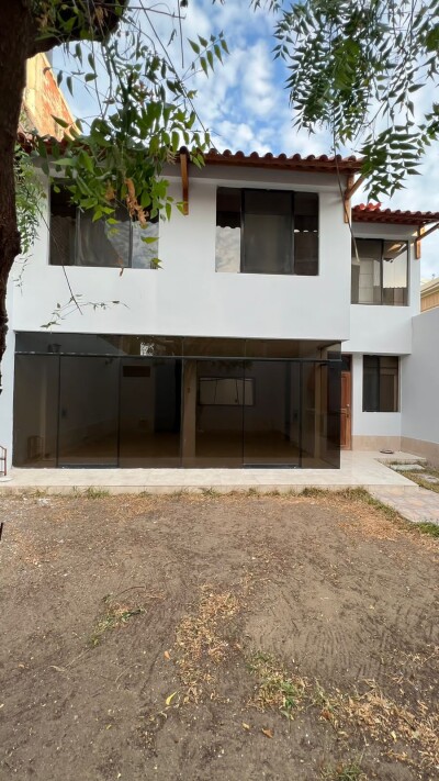 CASA En Urb. Los Geranios