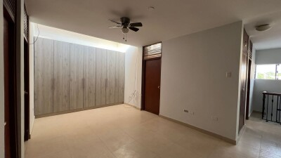 CASA En Urb. Los Geranios