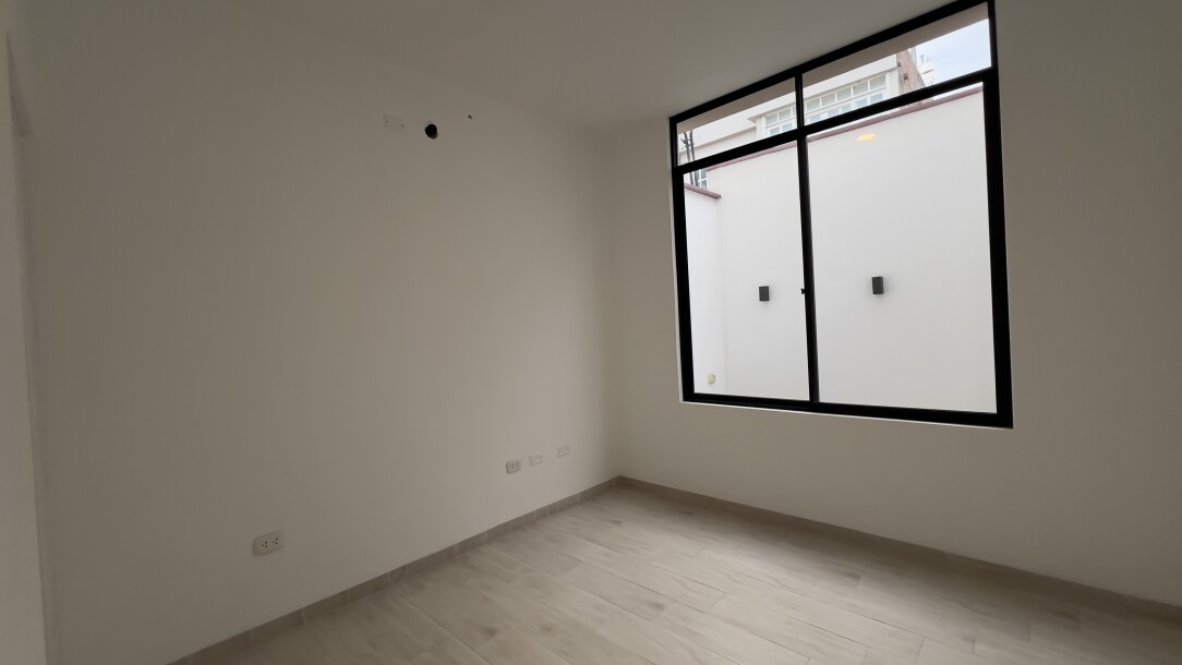 CASA DE ESTRENO En Urb. Miraflores Country Club-8