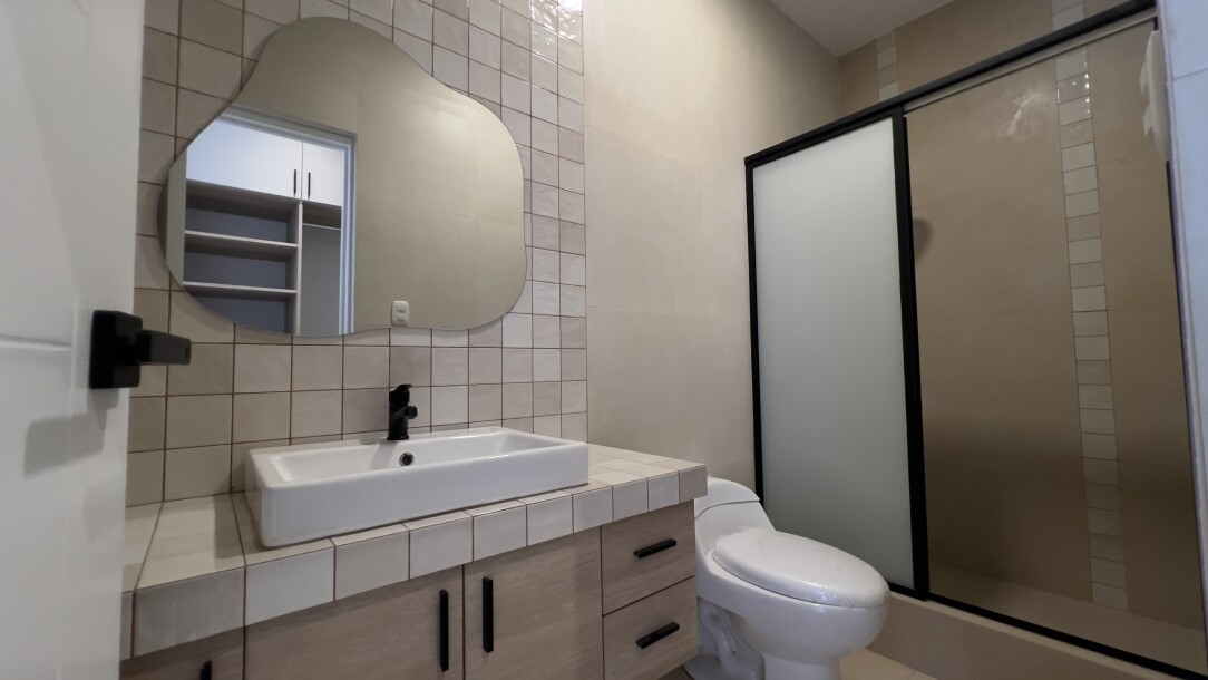 CASA DE ESTRENO En Urb. Miraflores Country Club-23