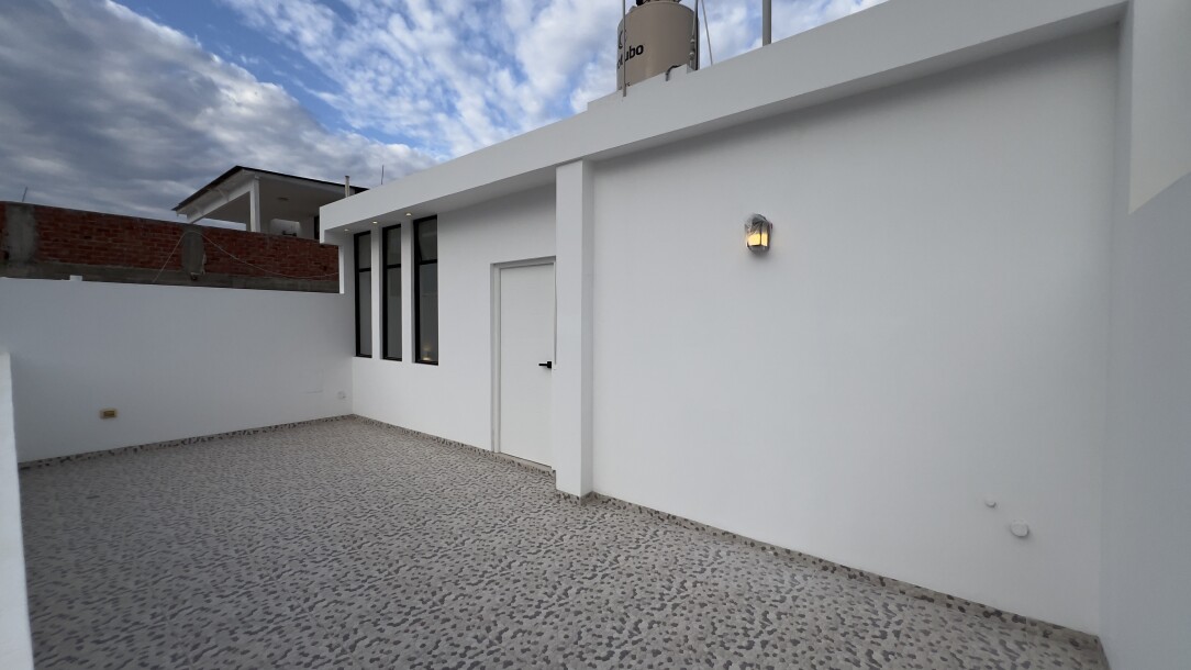 CASA DE ESTRENO En Urb. Miraflores Country Club-35