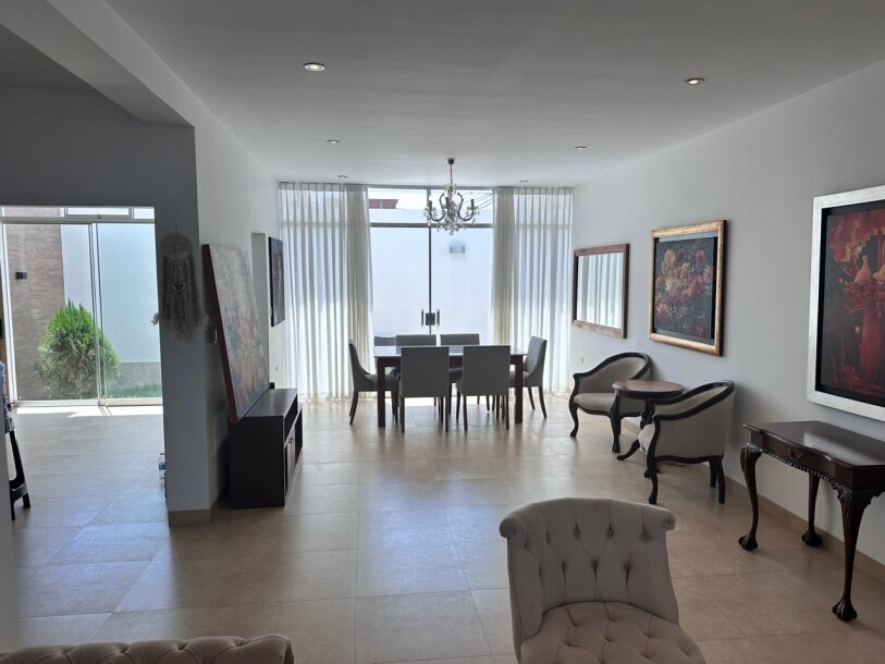 CASA DE ESTRENO En Urb. Miraflores Country Club I-4