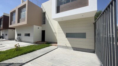 CASA DE ESTRENO En Urb. Miraflores Country Club I