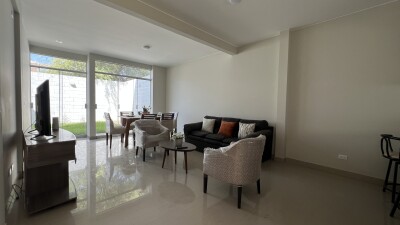 CASA DE ESTRENO En Urb. Miraflores Country Club I