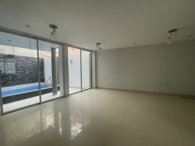 CASA con Piscina En Urb. Miraflores Country Club I-4