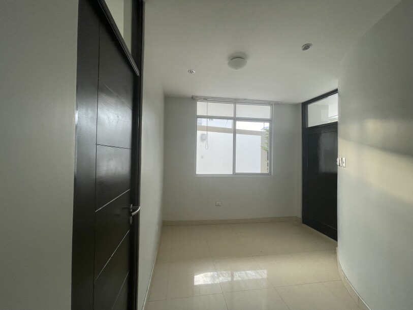 CASA con Piscina En Urb. Miraflores Country Club I-19