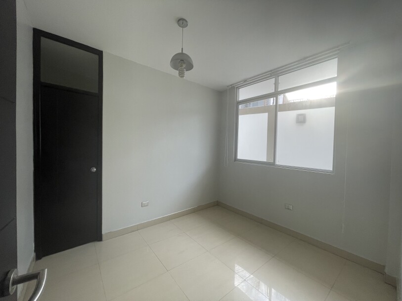 CASA con Piscina En Urb. Miraflores Country Club I-7