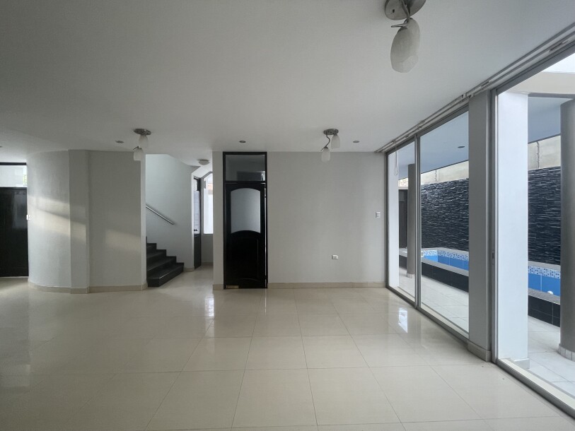 CASA con Piscina En Urb. Miraflores Country Club I-3