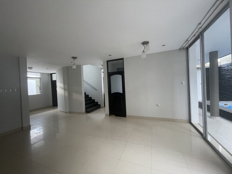CASA con Piscina En Urb. Miraflores Country Club I-2