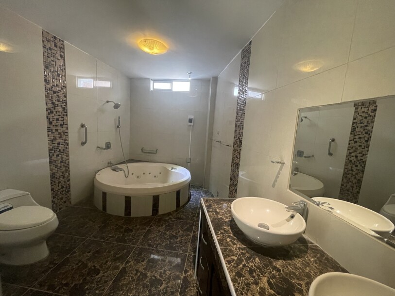 CASA con Piscina En Urb. Miraflores Country Club I-11