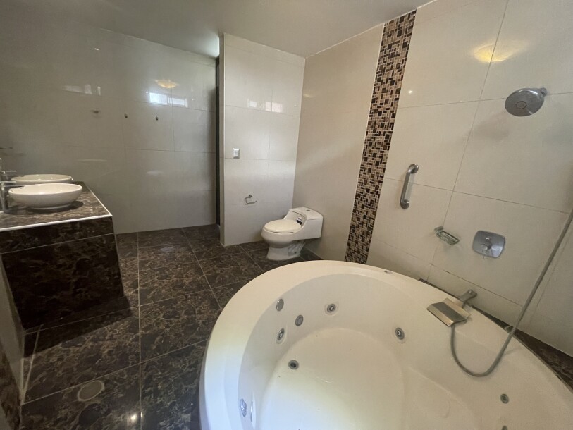 CASA con Piscina En Urb. Miraflores Country Club I-12