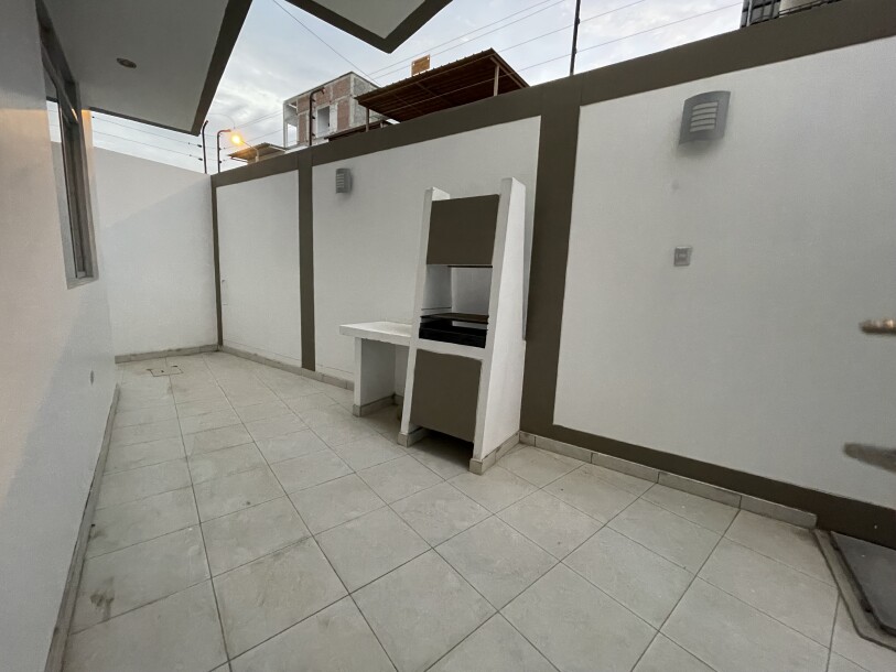 CASA con Piscina En Urb. Miraflores Country Club I-8