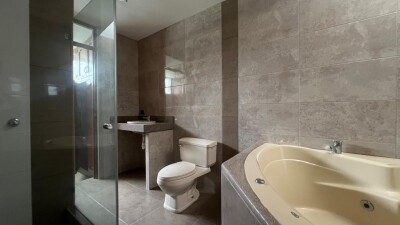 CASA con Piscina en Urb. Los Cocos del Chipe