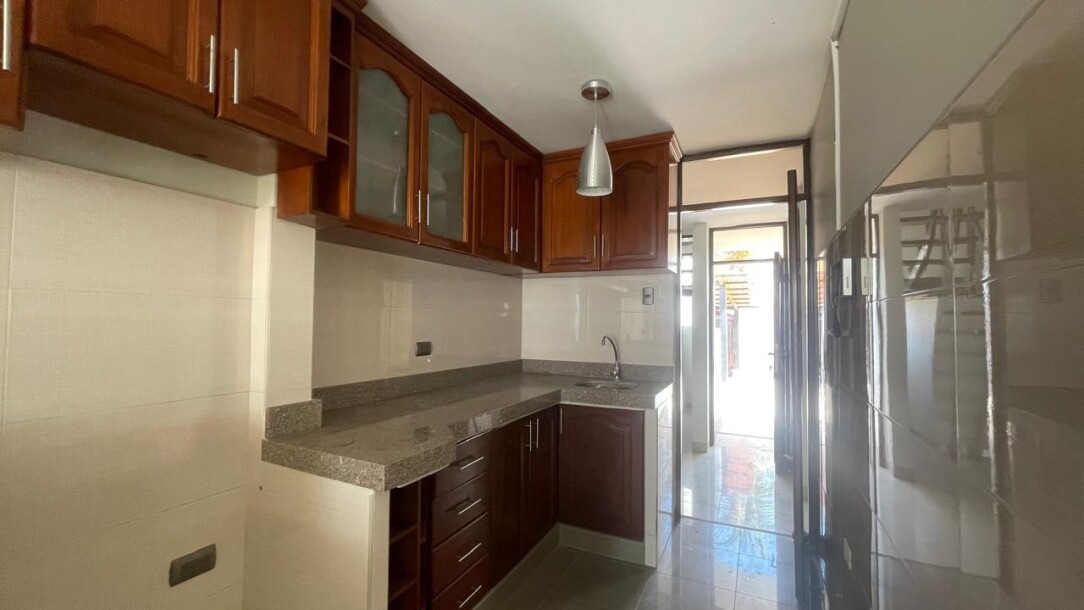 CASA con Piscina en Urb. Los Cocos del Chipe-8