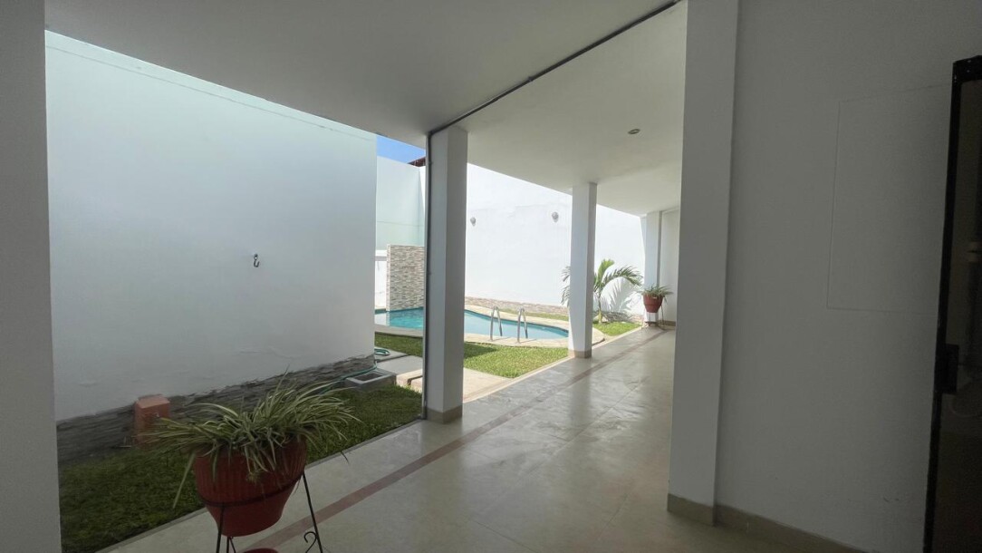 CASA con Piscina en Urb. Los Cocos del Chipe-16