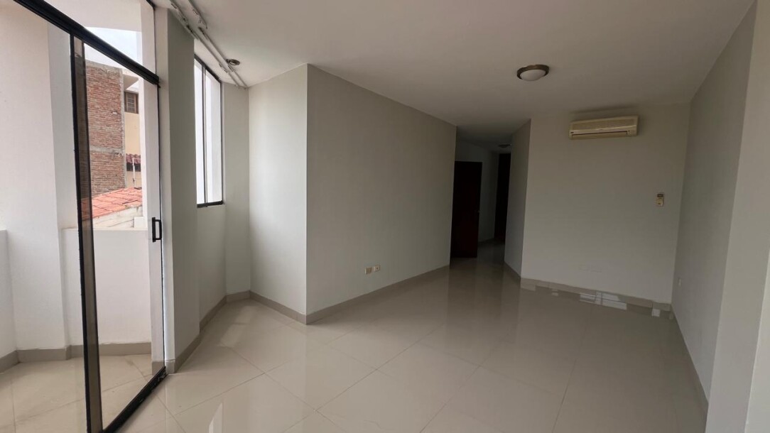 CASA con Piscina en Urb. Los Cocos del Chipe-20
