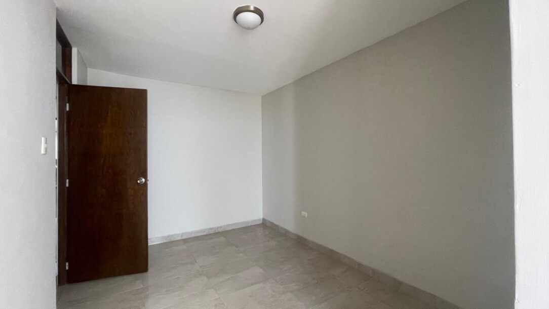 CASA con Piscina en Urb. Los Cocos del Chipe-15