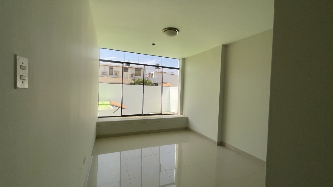 CASA con Piscina en Urb. Los Cocos del Chipe-19