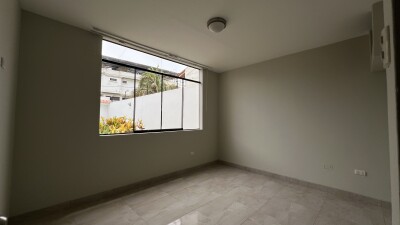 CASA con Piscina en Urb. Los Cocos del Chipe