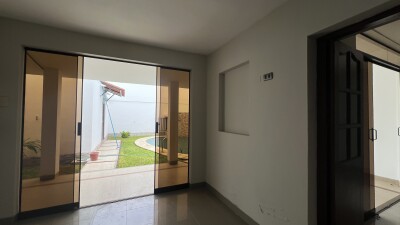 CASA con Piscina en Urb. Los Cocos del Chipe