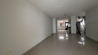 CASA con Piscina en Urb. Los Cocos del Chipe