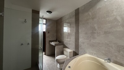CASA con Piscina en Urb. Los Cocos del Chipe