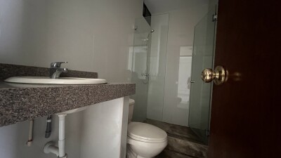 CASA con Piscina en Urb. Los Cocos del Chipe