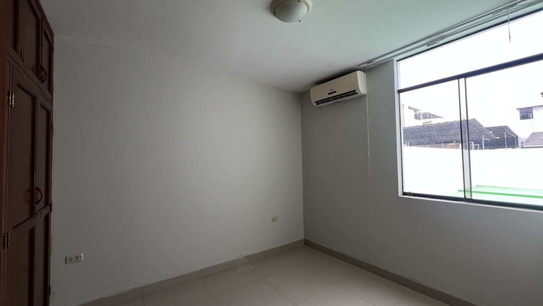 CASA con Piscina en Urb. Los Cocos del Chipe-28