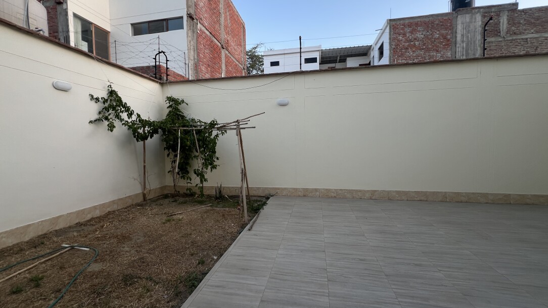 DEPARTAMENTO En Urb.Los Geranios-13