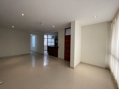 DEPARTAMENTO En Urb. Santa María del Pinar