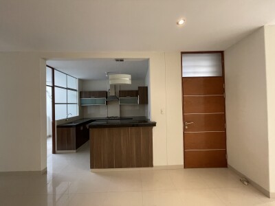 DEPARTAMENTO En Urb. Santa María del Pinar