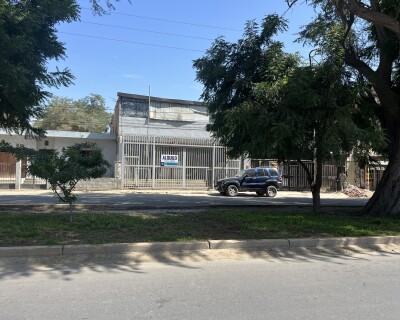 LOCAL COMERCIAL En Av. Grau Cdra. 18