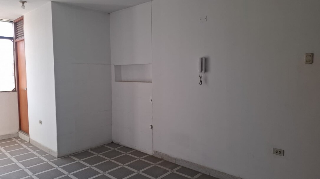 OFICINA En Av. Grau Cdra. #18-1